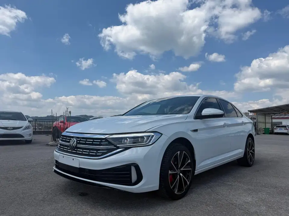 Volkswagen Sagitar 300TSI DSG Surpass Edition 2024