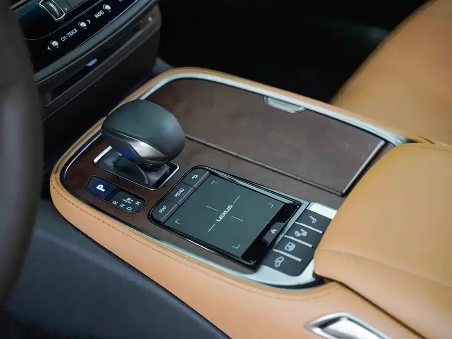 Lexus LS 500h Excellence Edition 2022 — фото 10
