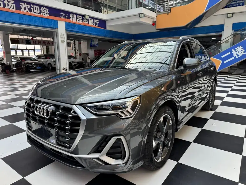Audi Q3 35 TFSI Fashion Dynamic (1.4T) 2023