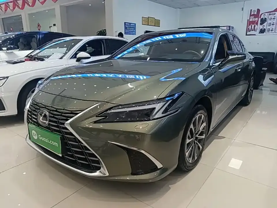 Lexus ES 200 Ultimate Edition 2025