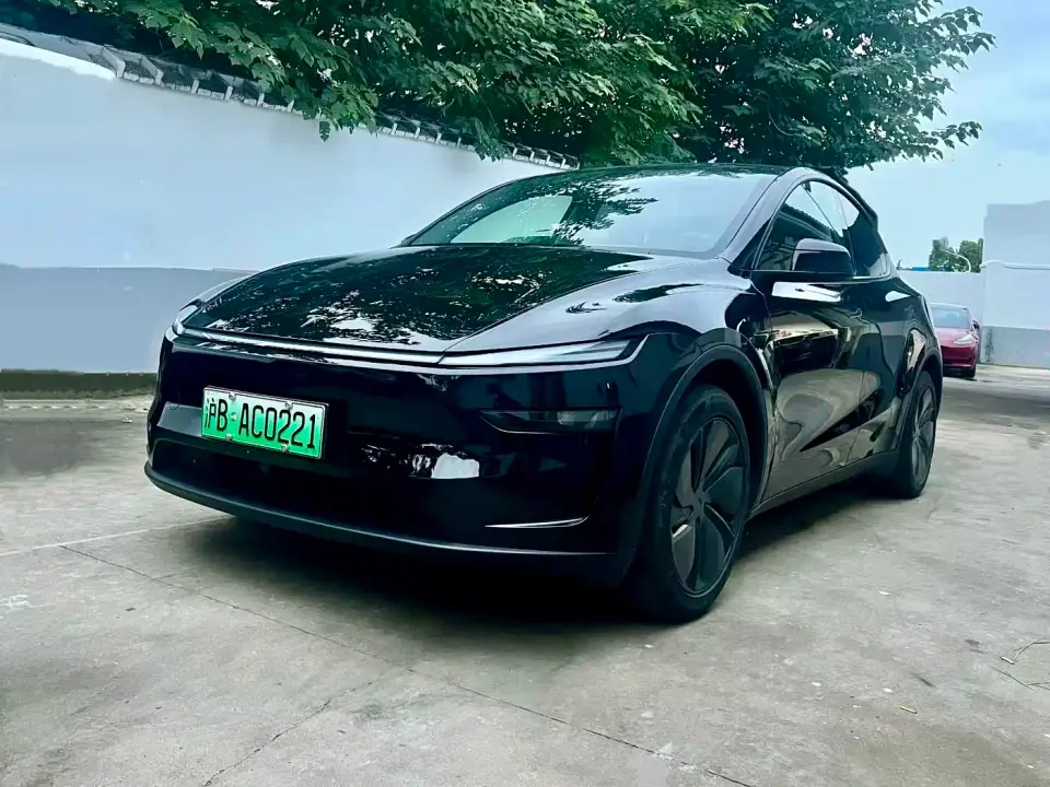 Tesla Model Y Long Range Rear-Wheel Drive 2026