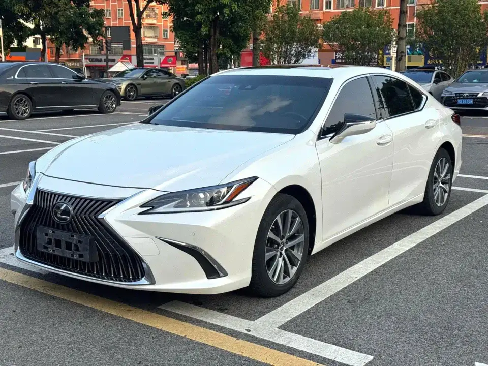 Lexus ES 200 Excellence Edition 2021