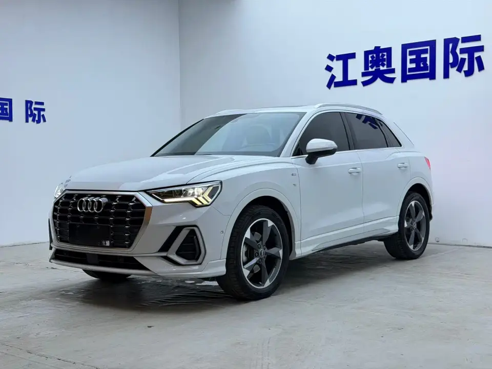 Audi Q3 35 TFSI Fashion Dynamic (1.4T) 2023