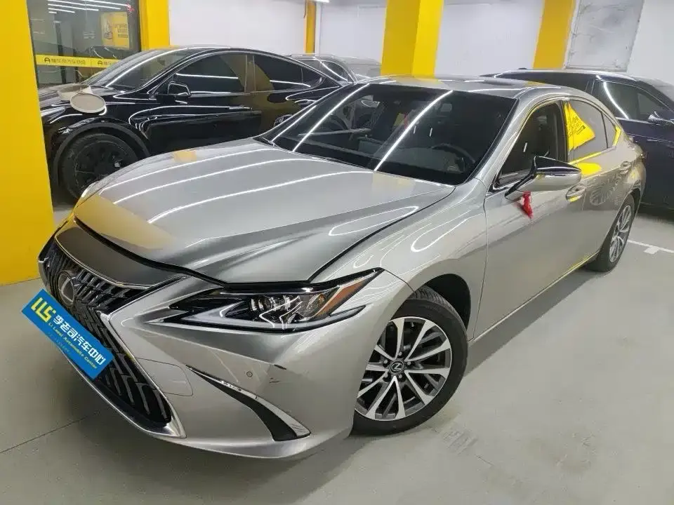 Lexus ES 300h Excellence Edition 2024