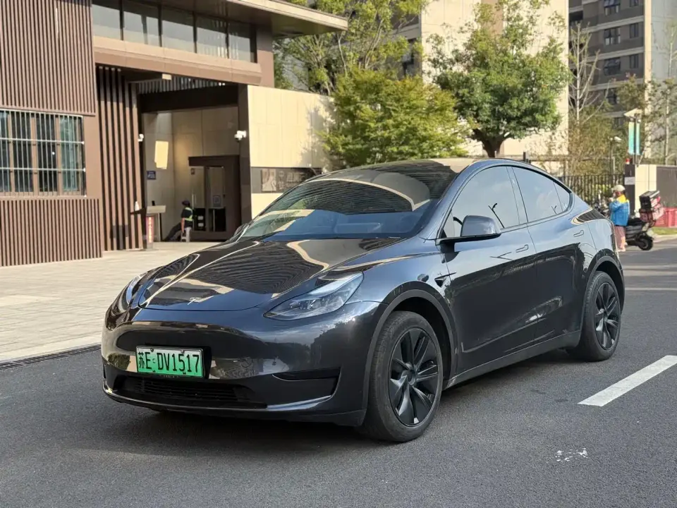 Tesla Model Y Rear-Wheel Drive Version 2024