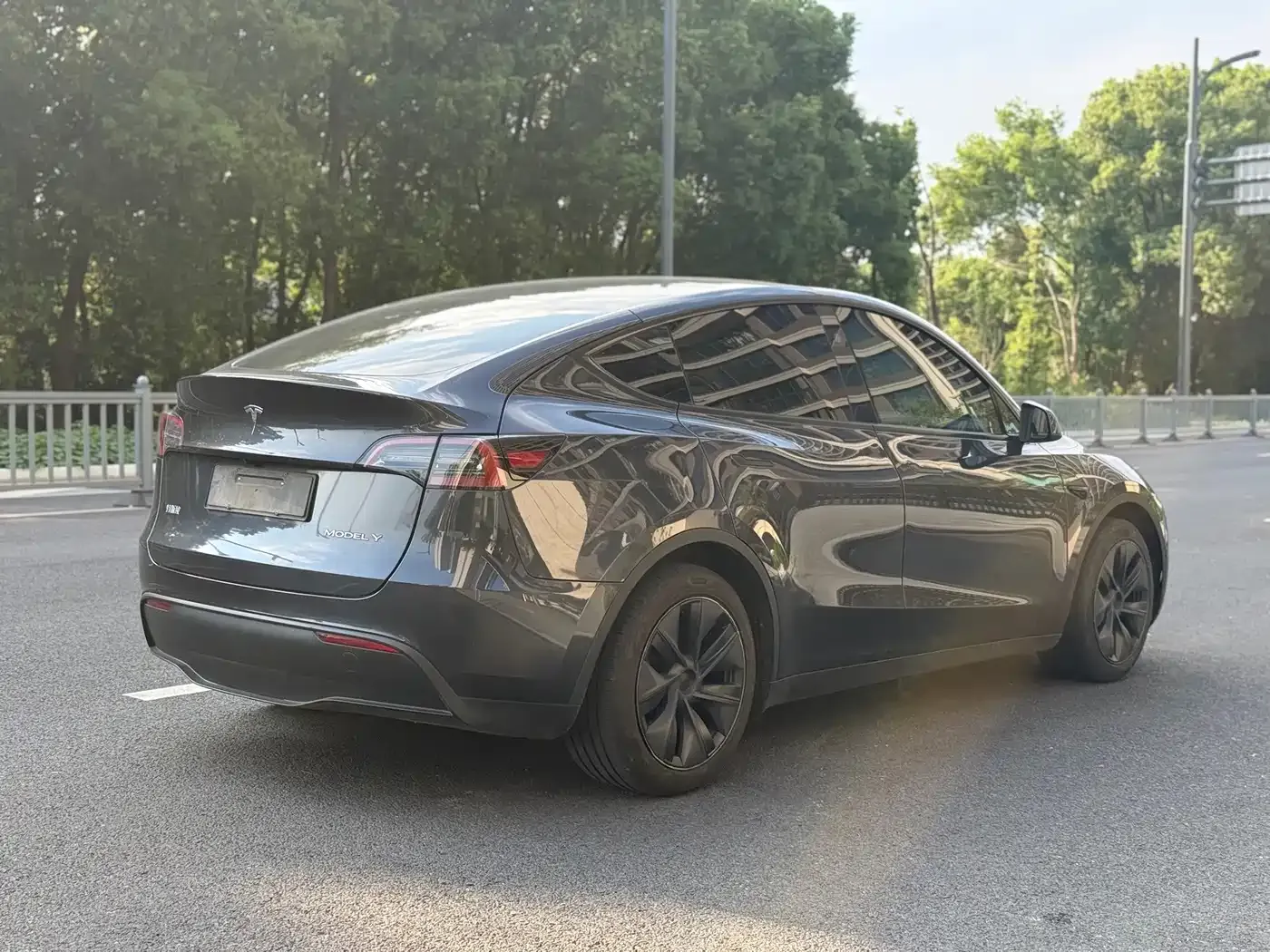 Tesla Model Y Rear-Wheel Drive Version 2024 — фото 4