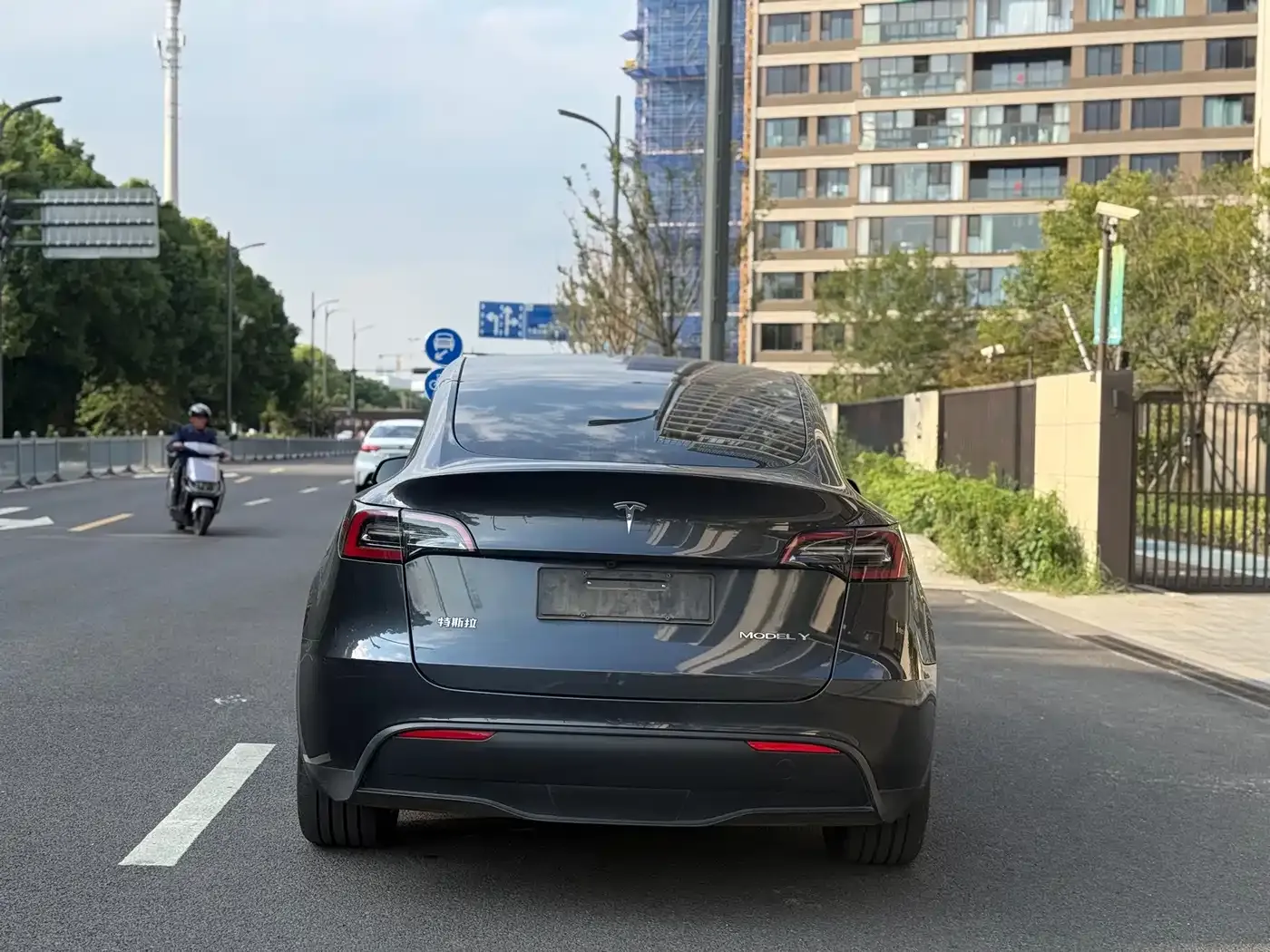 Tesla Model Y Rear-Wheel Drive Version 2024 — фото 5