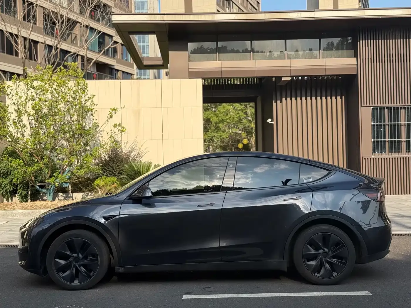 Tesla Model Y Rear-Wheel Drive Version 2024 — фото 7