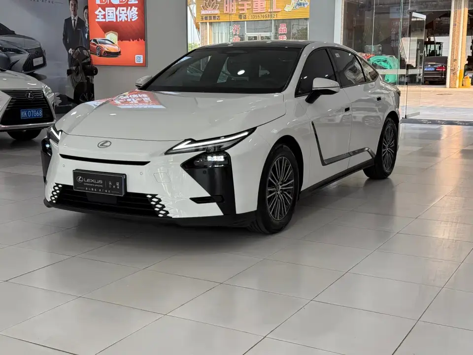 Lexus ES Model 300h Base Version 2026