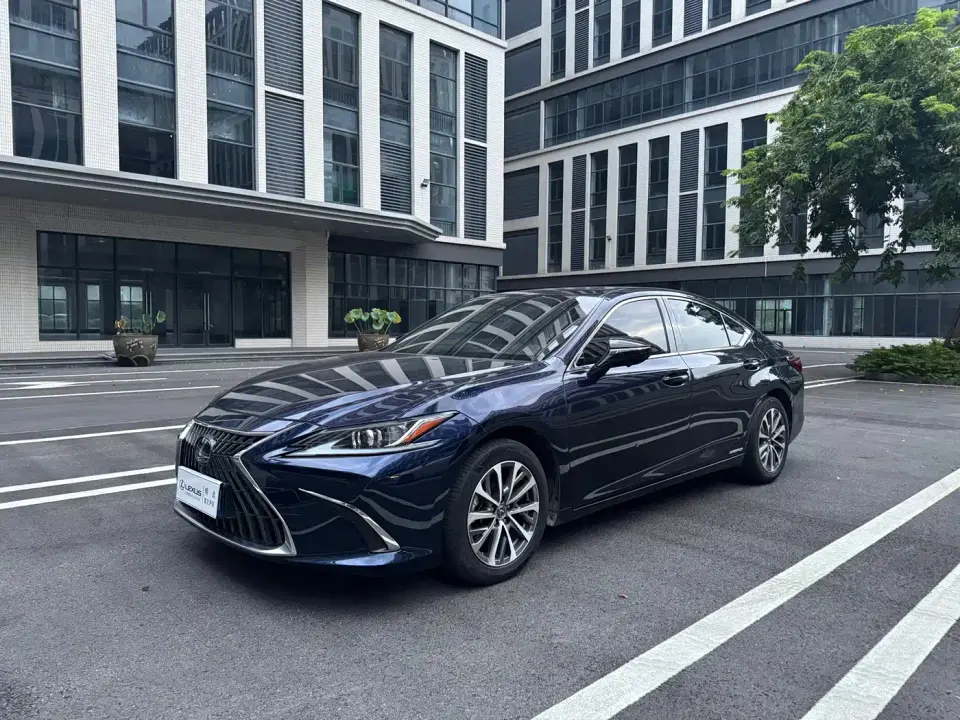 Lexus ES 300h Excellence Edition 2021