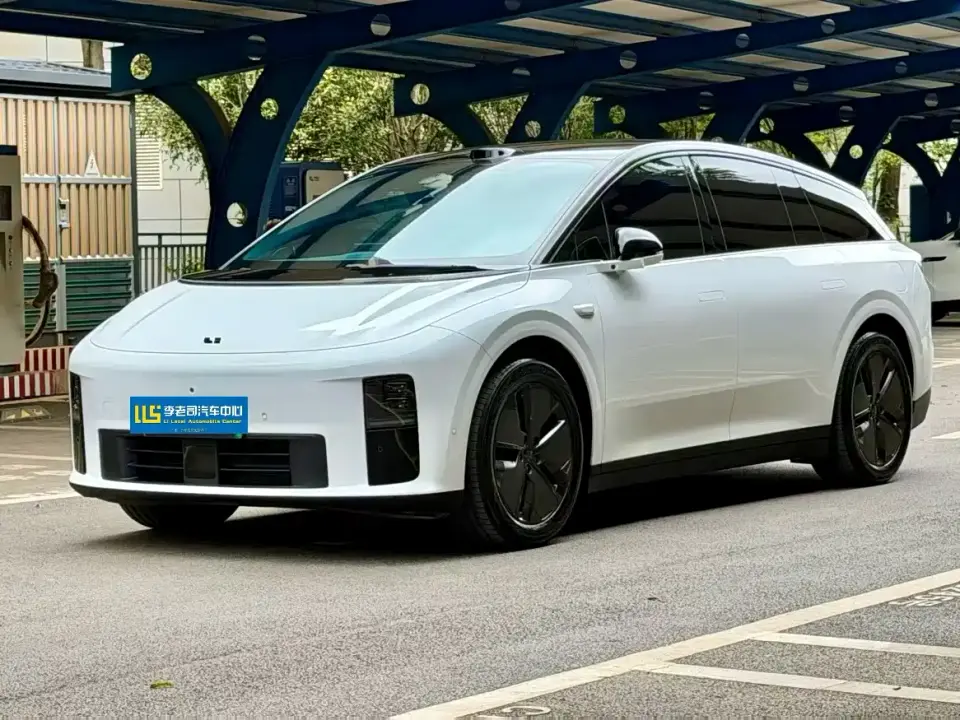 Li Auto i6 2WD Base Model 2025