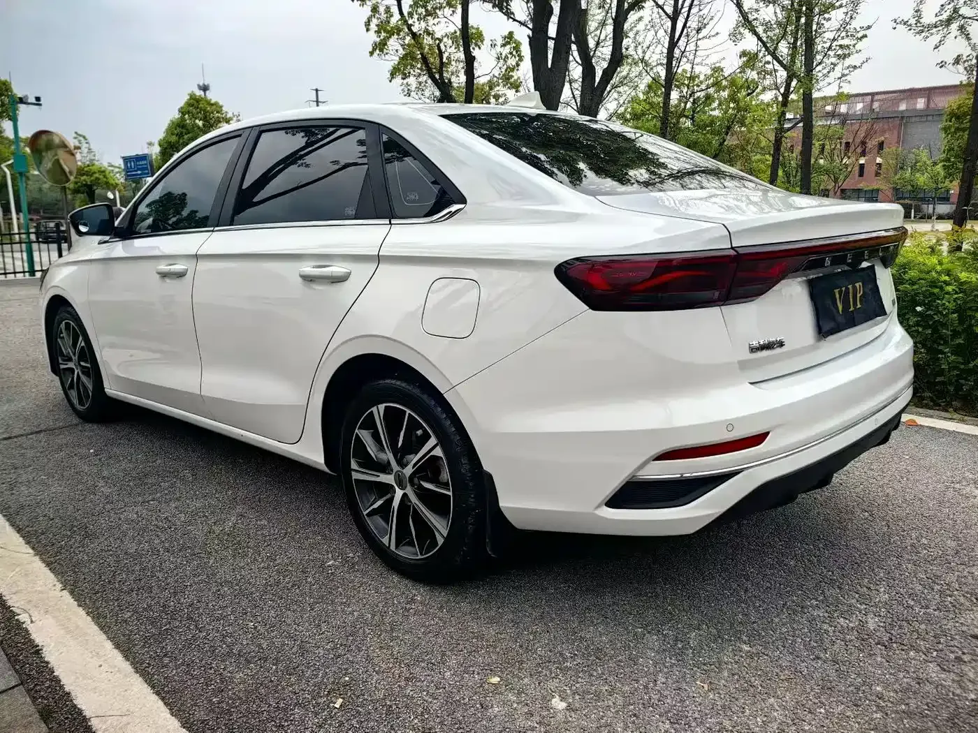 Geely Emgrand 4th Generation 1.5L CVT Elite 2021 — фото 9