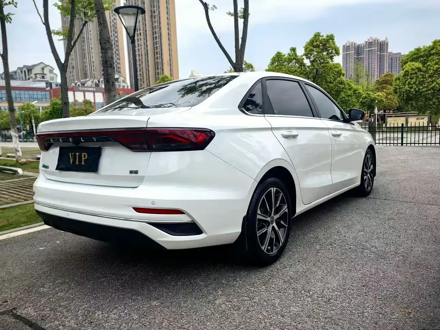 Geely Emgrand 4th Generation 1.5L CVT Elite 2021 — фото 7