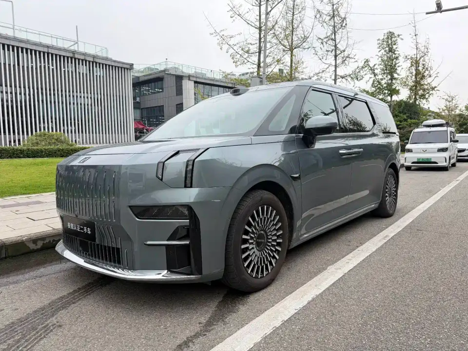 Zeekr 009 6-seat Executive AWD 108kWh 2024
