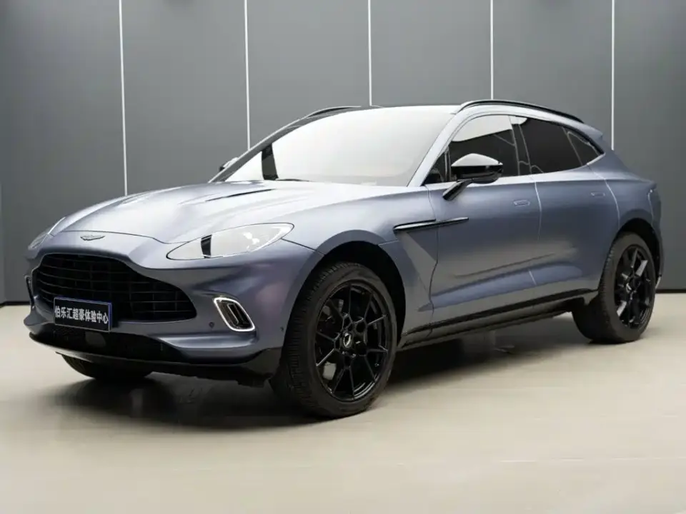 Aston Martin DBX 4.0T V8 2024