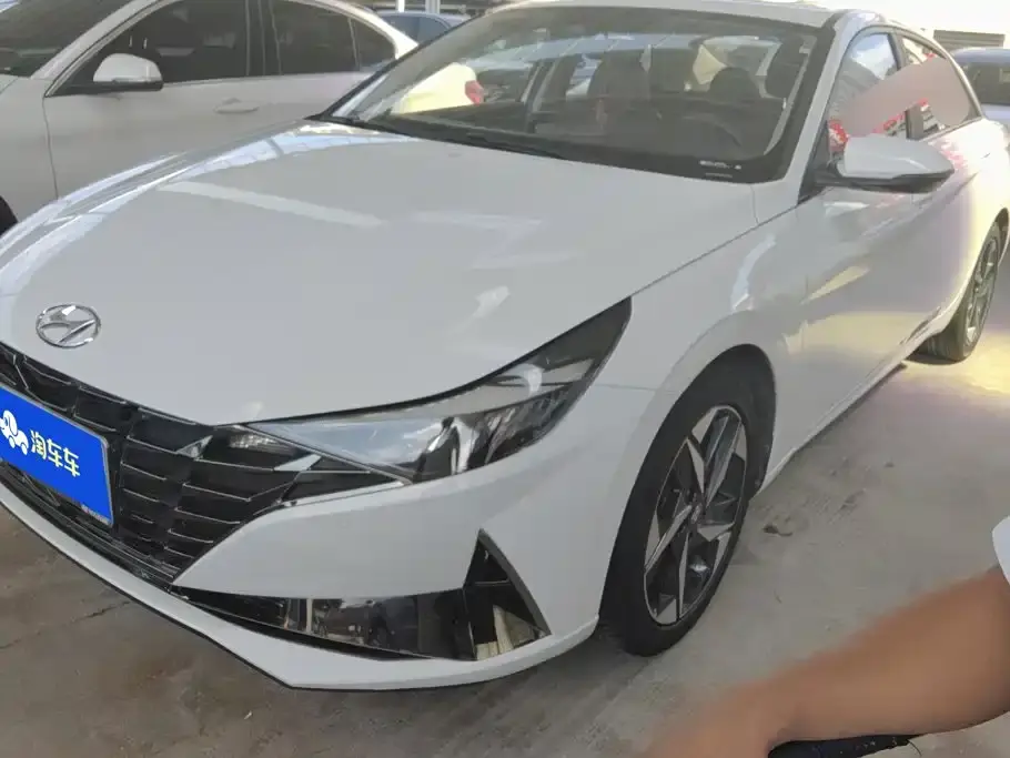 Hyundai Elantra 1.5L CVT LUX Premium Edition 2022