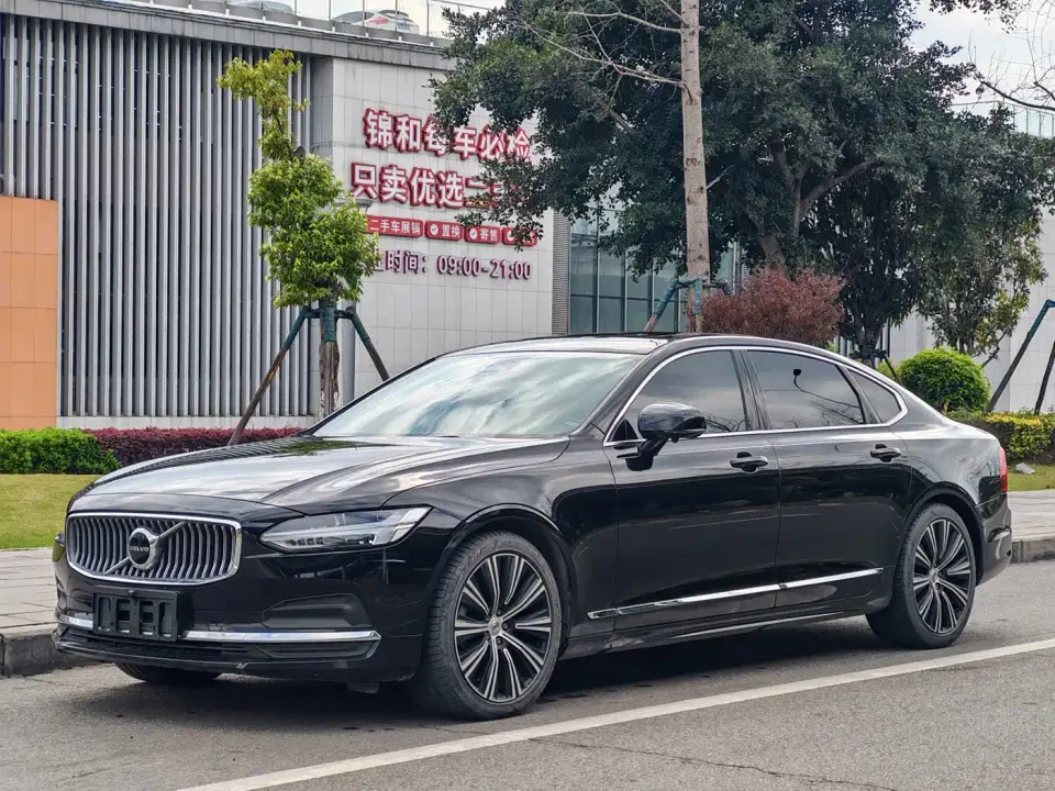 Volvo S90 Model B5 Momentum Luxury Edition 2021