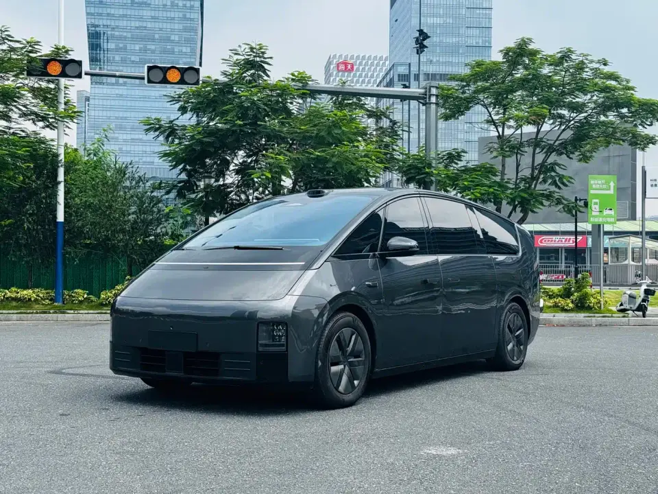 Li Auto MEGA Model Home Family Special Edition 2025