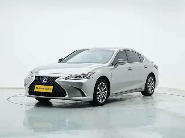 Lexus ES 300h Excellence Edition 2022