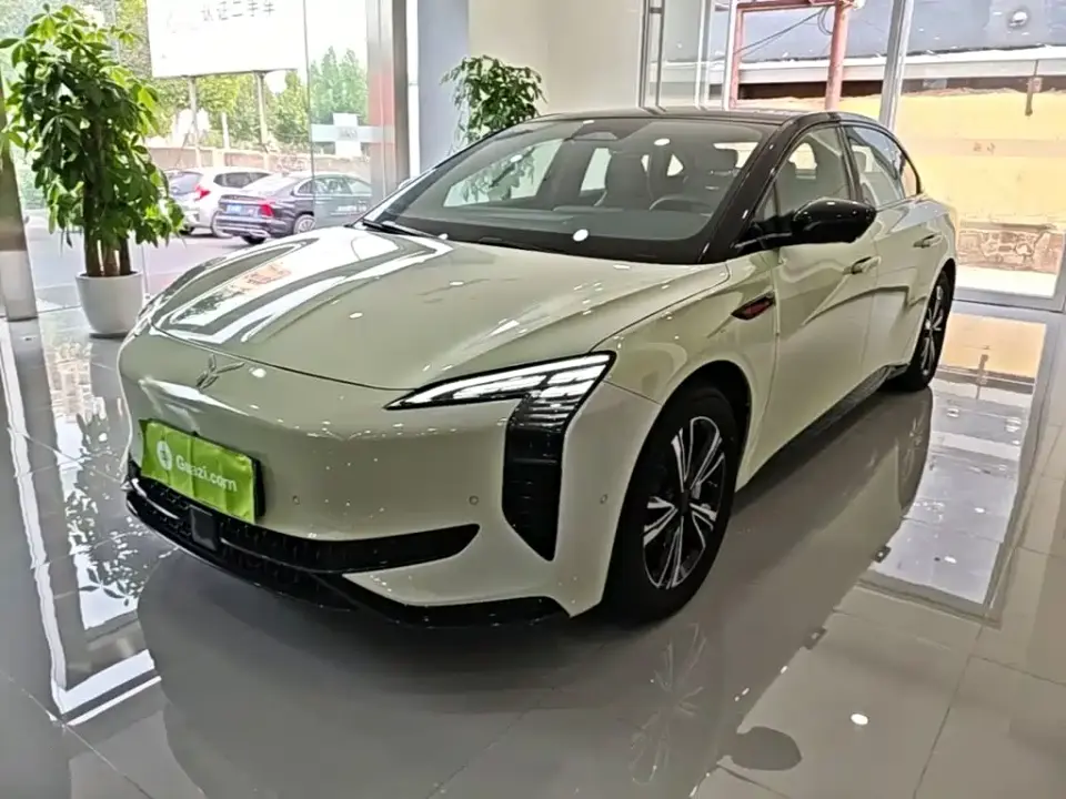 Hongqi EH7 690 Pro 2024