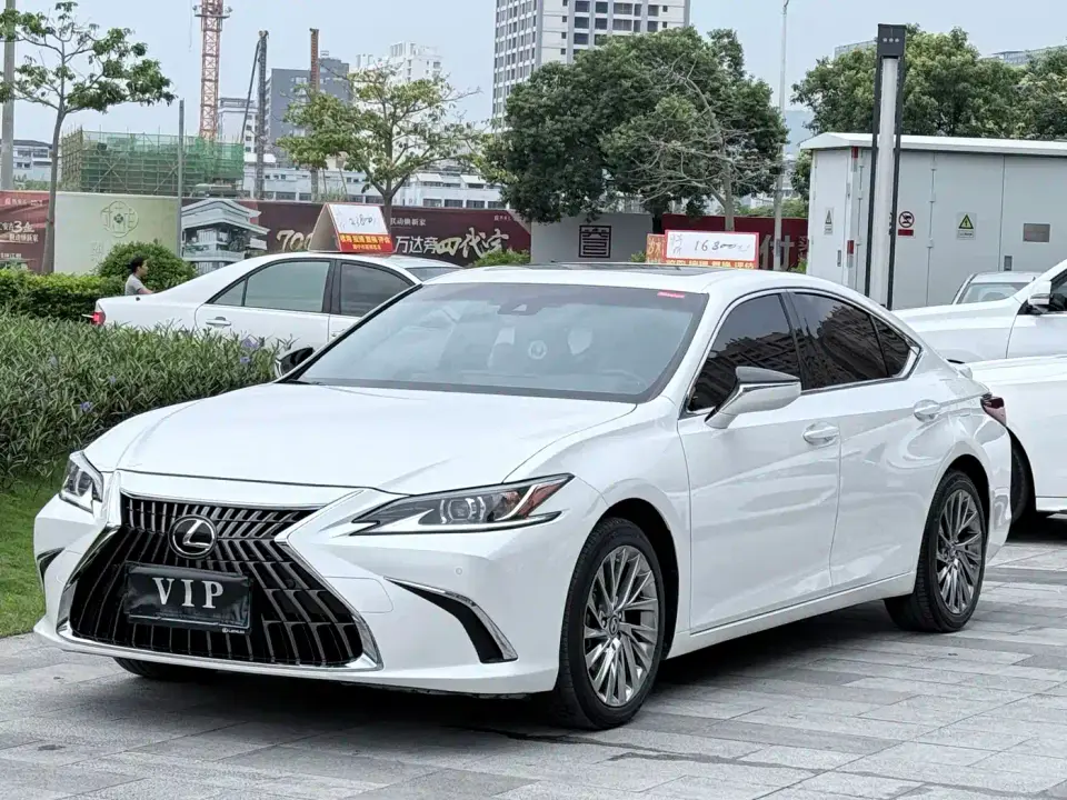 Lexus ES 260 Excellence 2024
