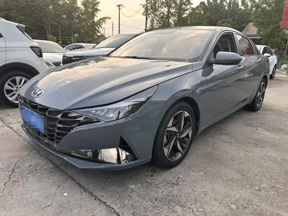 Hyundai Elantra 1.5L CVT LUX Premium Edition 2023