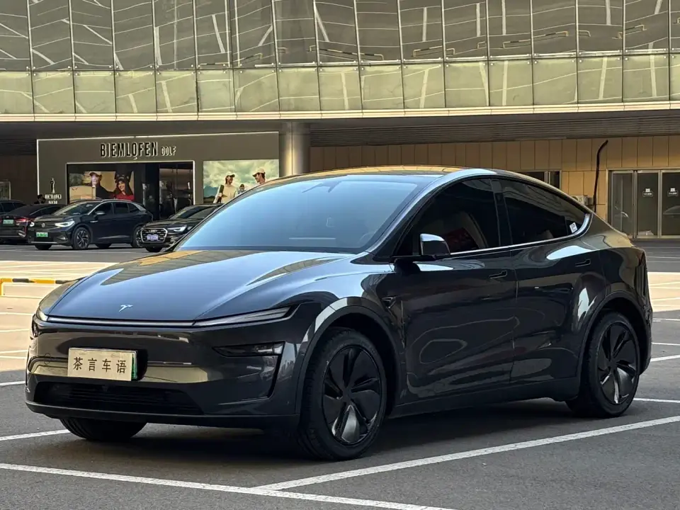Tesla Model Y Rear-Wheel Drive 2025