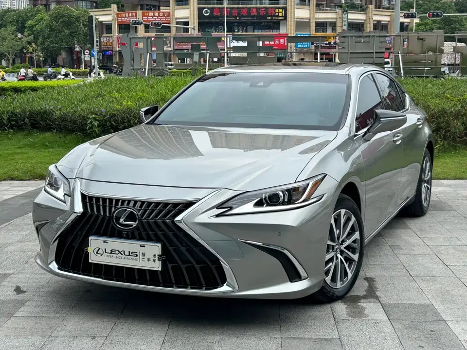 Lexus ES 200 Excellence Edition 2024