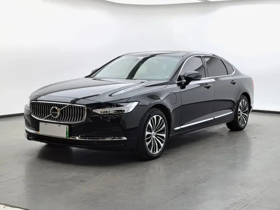 Volvo S90 Plug-in Hybrid PHEV AWD Long Range Momentum Luxury Edition 2024