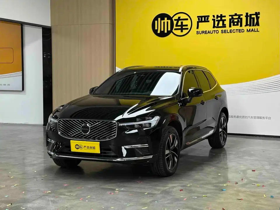 Volvo XC60 Model B5 AWD Premium Luxury 2025