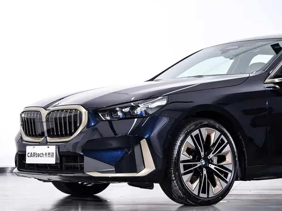 BMW 5 Series 530Li Premium Luxury Package 2025 — фото 5