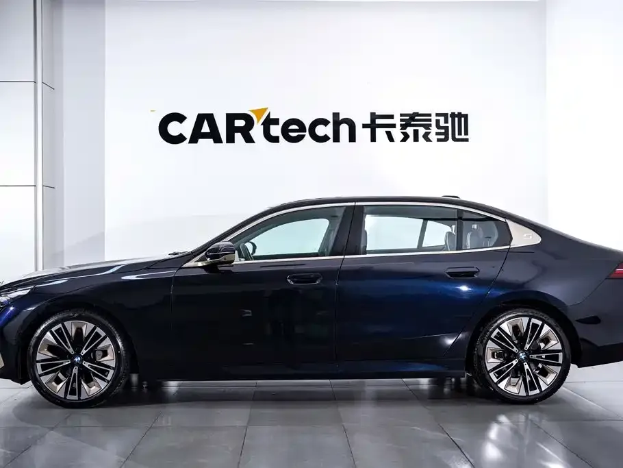 BMW 5 Series 530Li Premium Luxury Package 2025 — фото 8