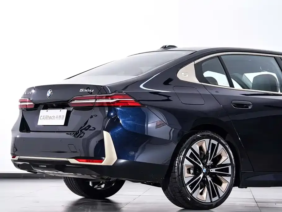 BMW 5 Series 530Li Premium Luxury Package 2025 — фото 9