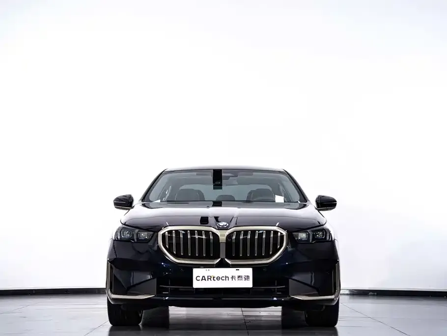 BMW 5 Series 530Li Premium Luxury Package 2025 — фото 4
