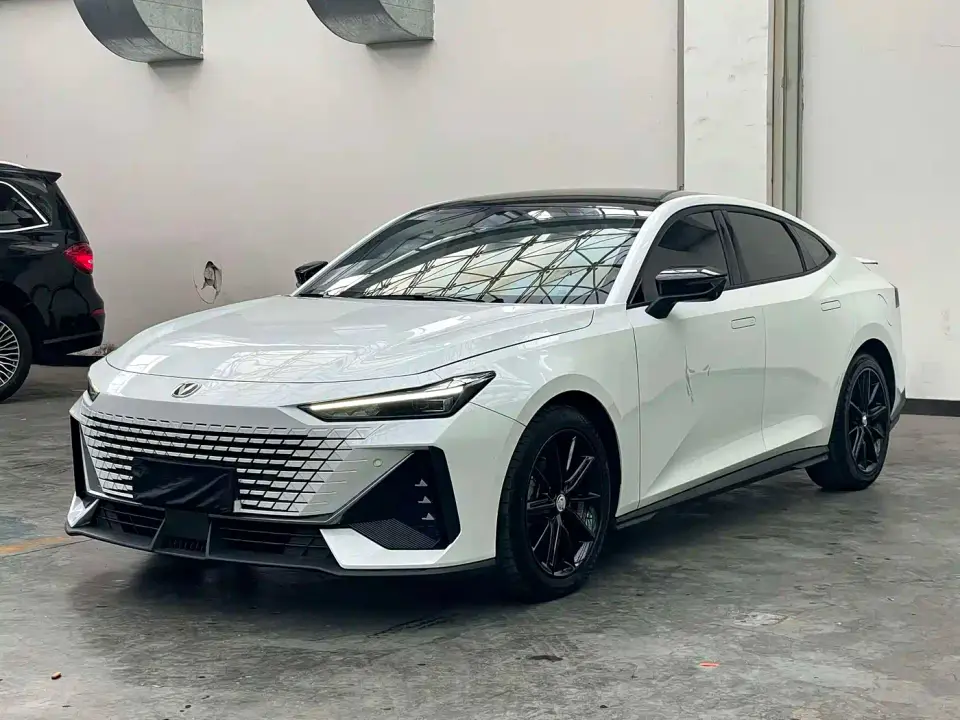 Changan UNI-V 1.5T Luxury Edition 2023
