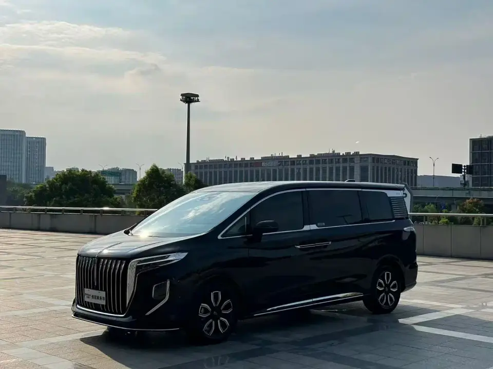 Hongqi HQ9 2.0T Smart Connect Flag Smooth Edition 2023