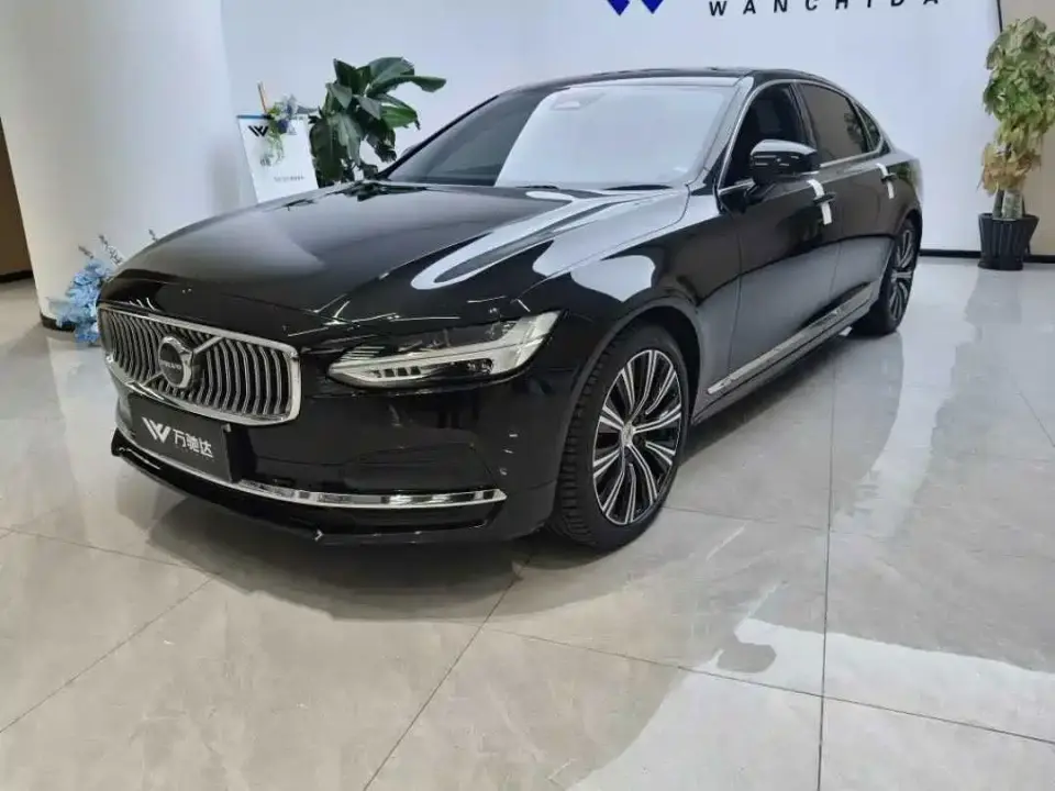 Volvo S90 B5 Momentum Luxury Edition 2024
