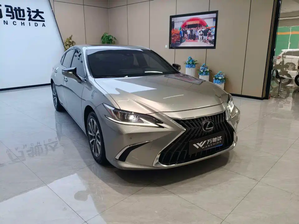 Lexus ES 300h Excellence Edition 2023