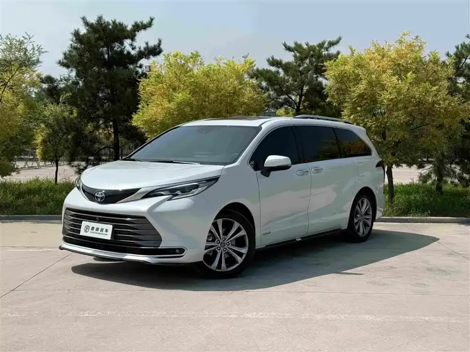 Toyota Sienna 2.5L Hybrid Ultimate Edition 2024