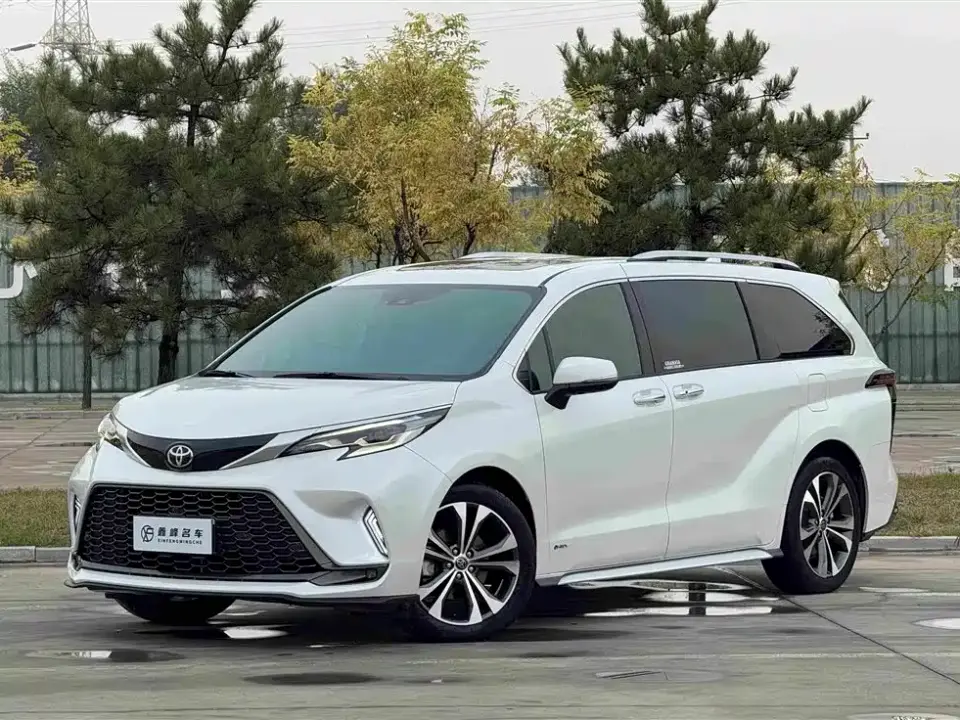 Toyota Granvia 2.5L Hybrid Premium PLUS 2025