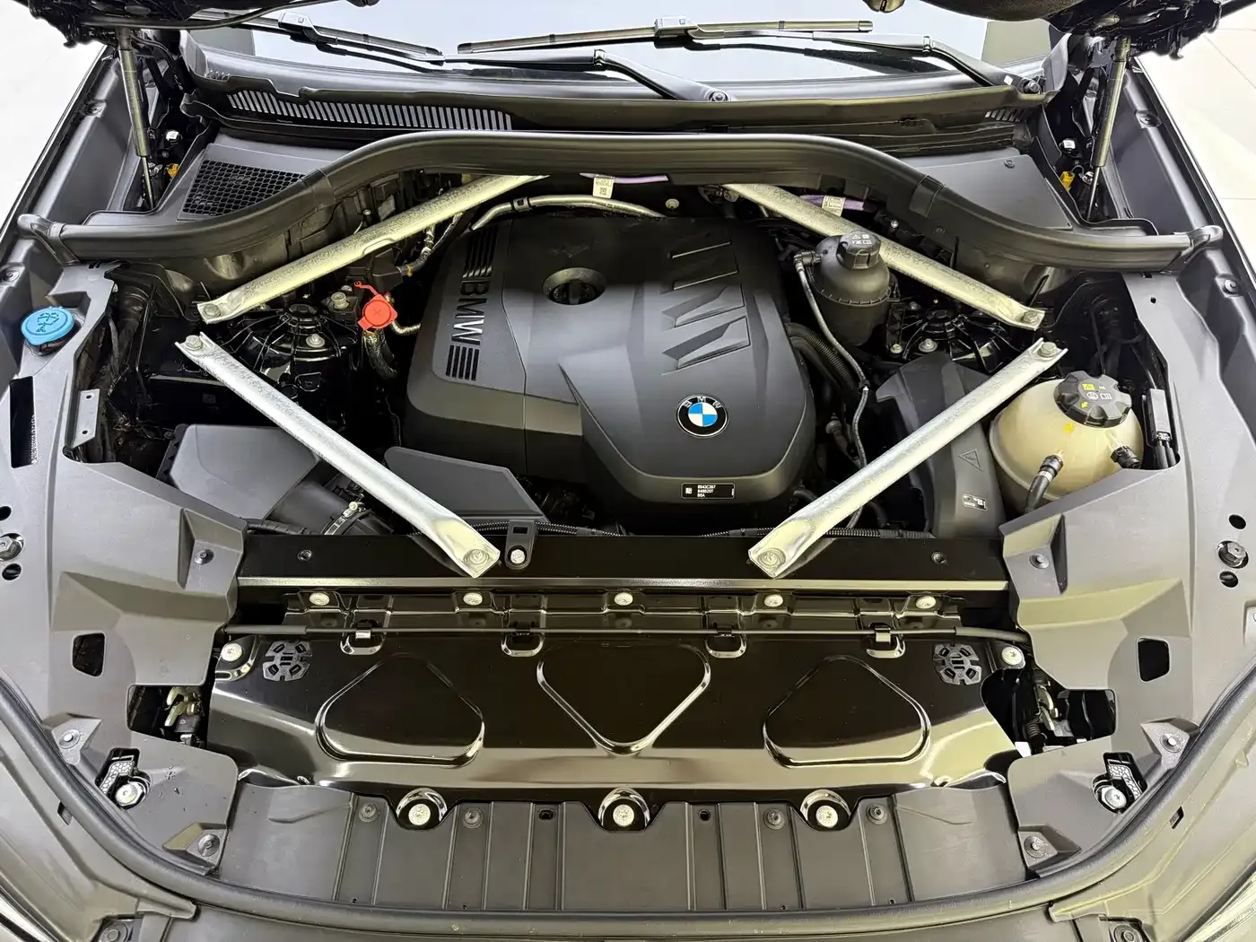 BMW X5 Model xDrive 30Li Exclusive M Sport Blackout Package 2025 — фото 8