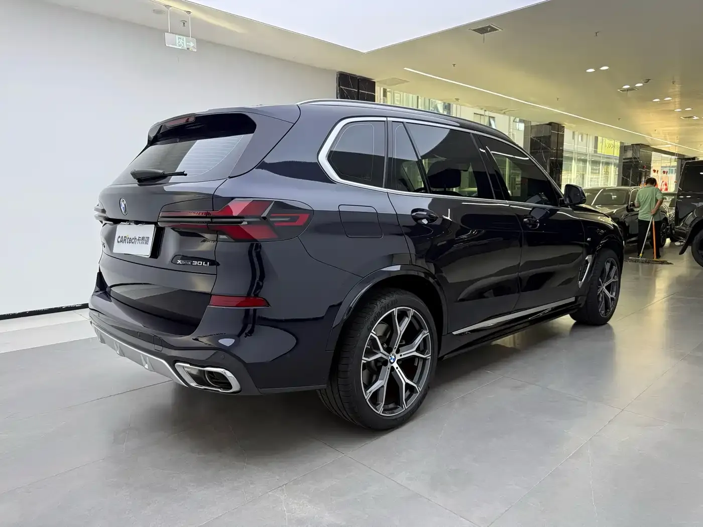 BMW X5 Model xDrive 30Li Exclusive M Sport Blackout Package 2025 — фото 2