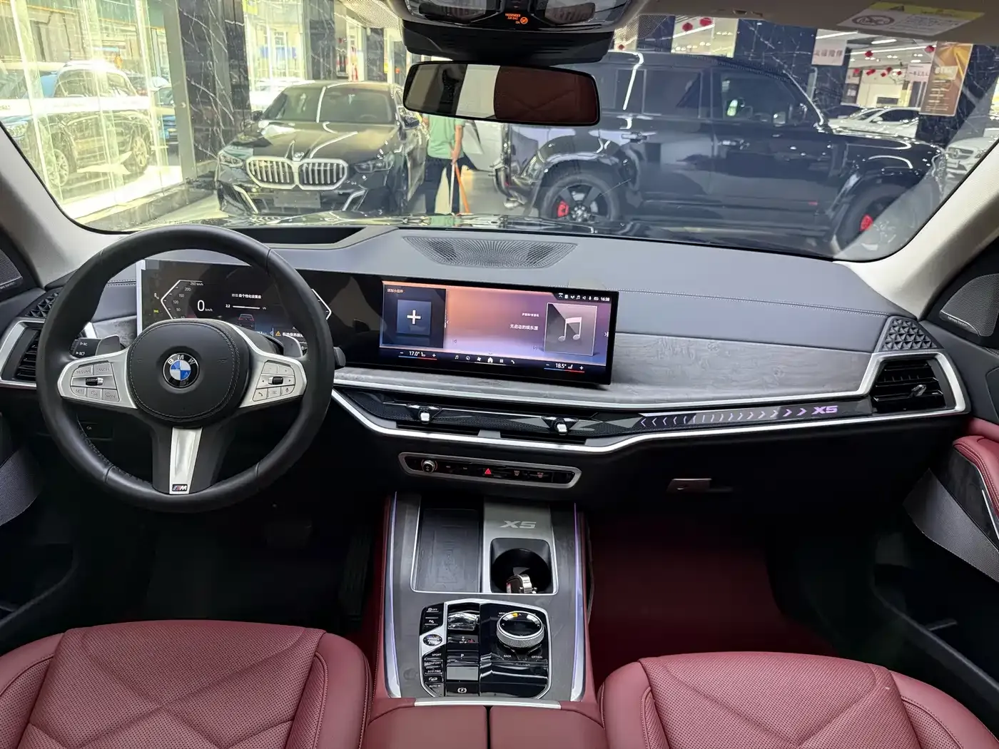 BMW X5 Model xDrive 30Li Exclusive M Sport Blackout Package 2025 — фото 13