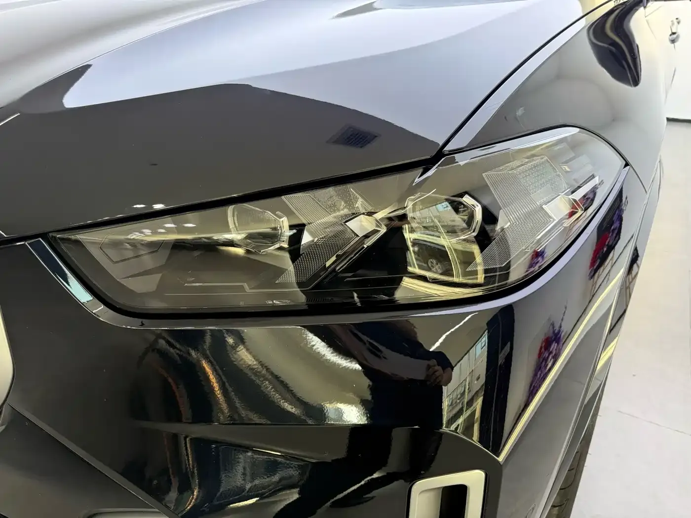 BMW X5 Model xDrive 30Li Exclusive M Sport Blackout Package 2025 — фото 5