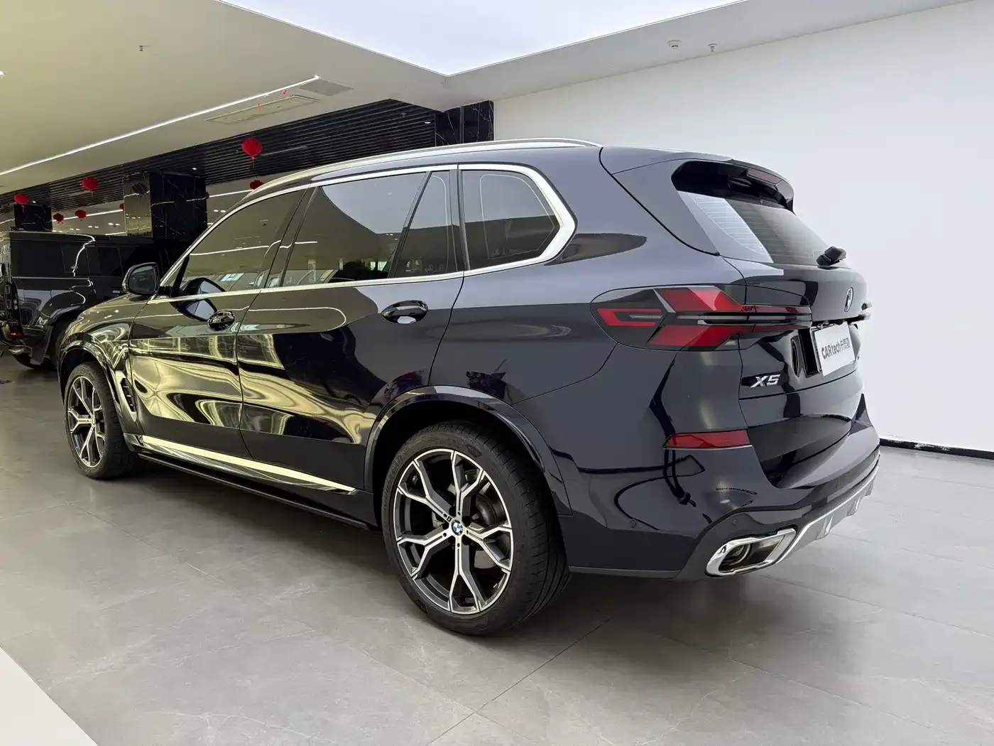BMW X5 Model xDrive 30Li Exclusive M Sport Blackout Package 2025 — фото 9