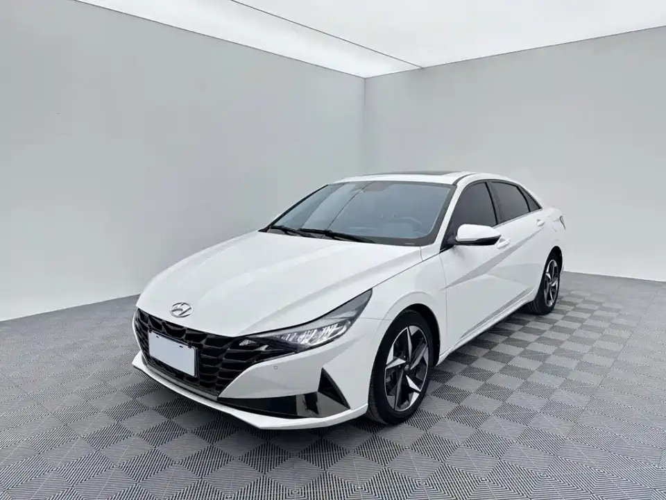Hyundai Elantra 1.5L CVT LUX Premium Edition 2022