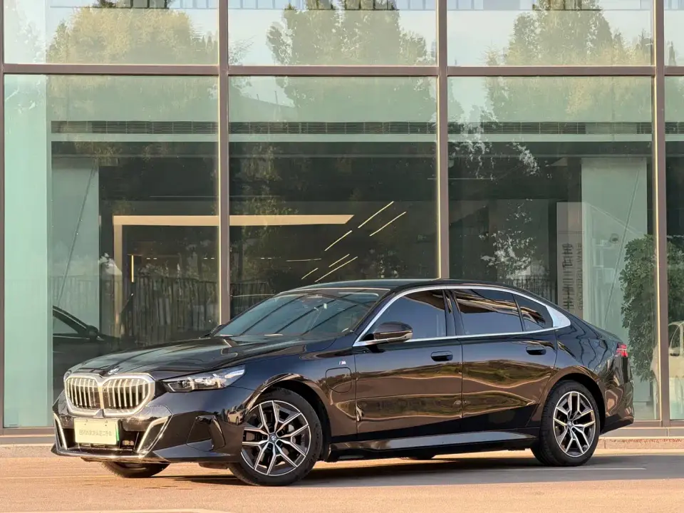BMW i5 eDrive 35L Premium Model M Sport Package 2024