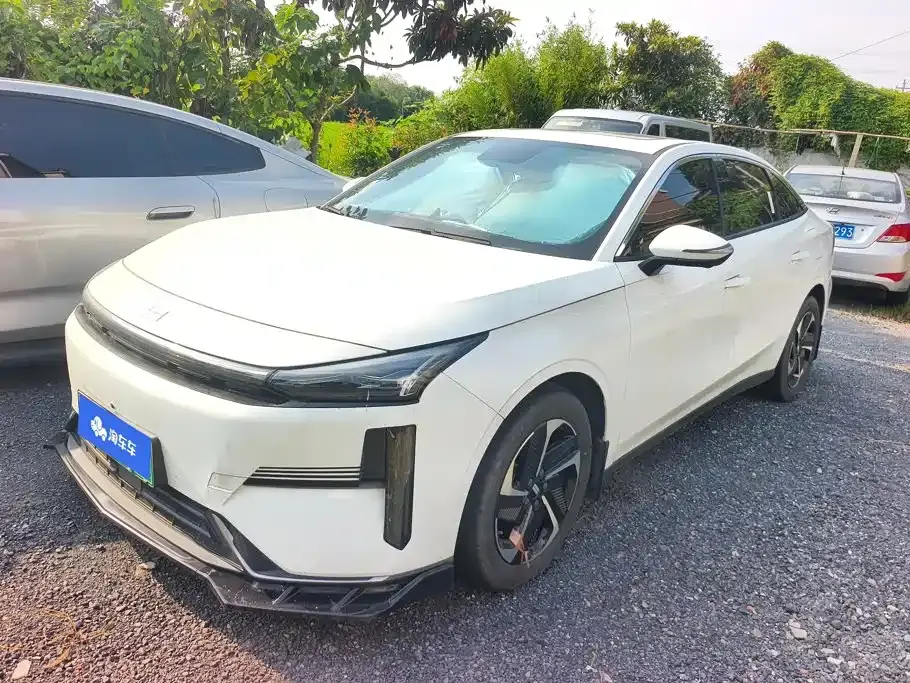 Geely Galaxy Galaxy L6 Model 125km PLUS 2024
