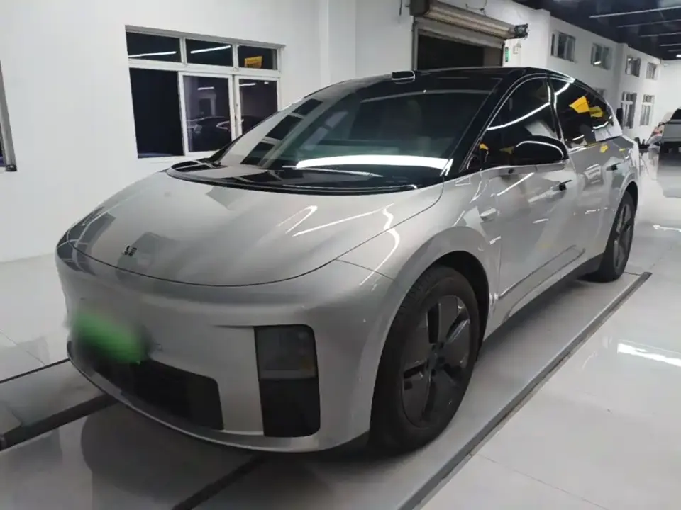 Li Auto i6 2WD Base Model 2025