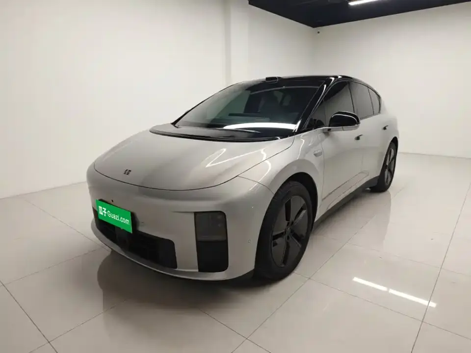 Li Auto i6 2WD Base Model 2025